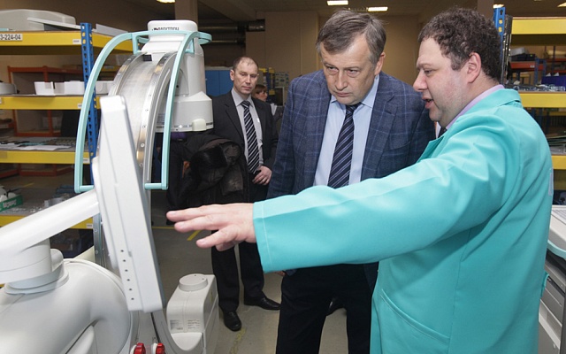Visit of the governor of the Leningrad region Alexander Drozdenko to the manufacturing of NIPK Electron Co.