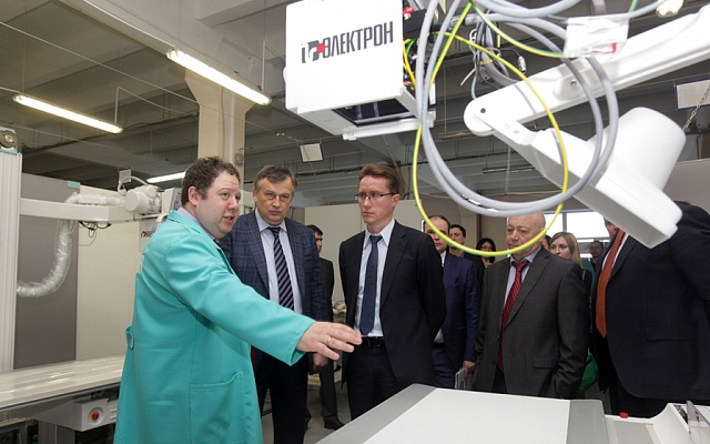 Visit of the governor of the Leningrad region Alexander Drozdenko to the production of NIPK Electron Co.